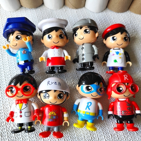 Ryan's World 8 Figures lot - Picture 1 of 3